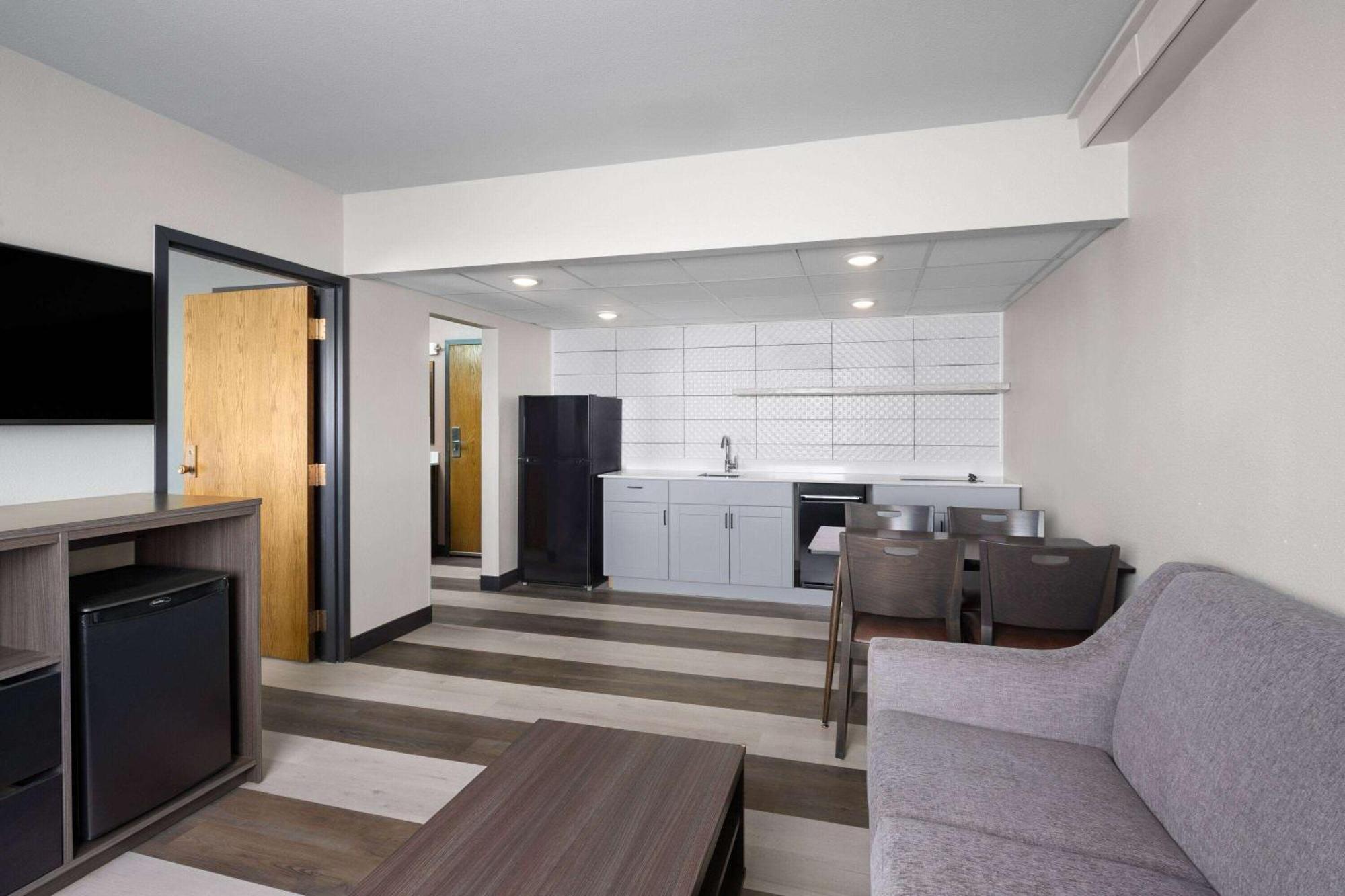 Super 8 By Wyndham Columbus Ξενοδοχείο Εξωτερικό φωτογραφία